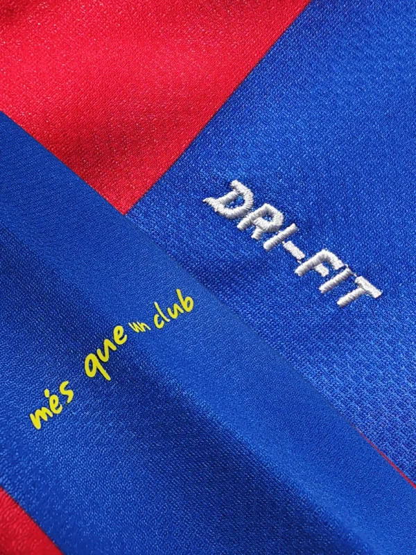 4 Camiseta Barcelona Local (2010/2011) - Edición Retro